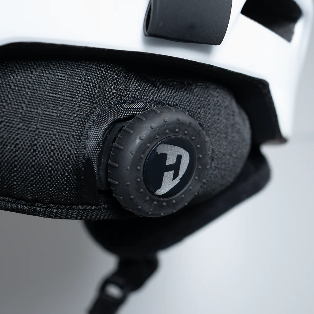 Daytona Carver Ski Helmet - Adjustable Ski Helmet for Men, Women & Youth - Dull Chalk White with Anti-Fog Visor - Image 5